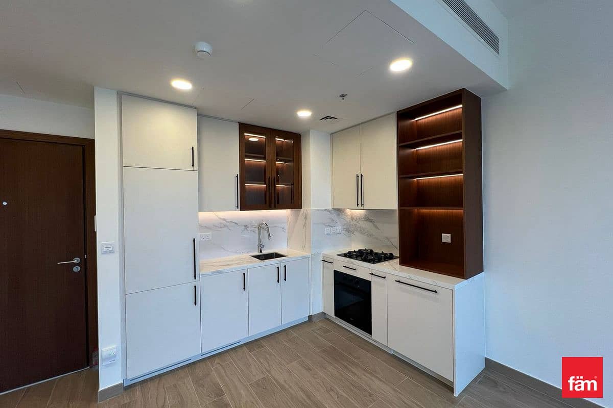 1-bedroom freehold apartment in Town Square — photo 3 of 4