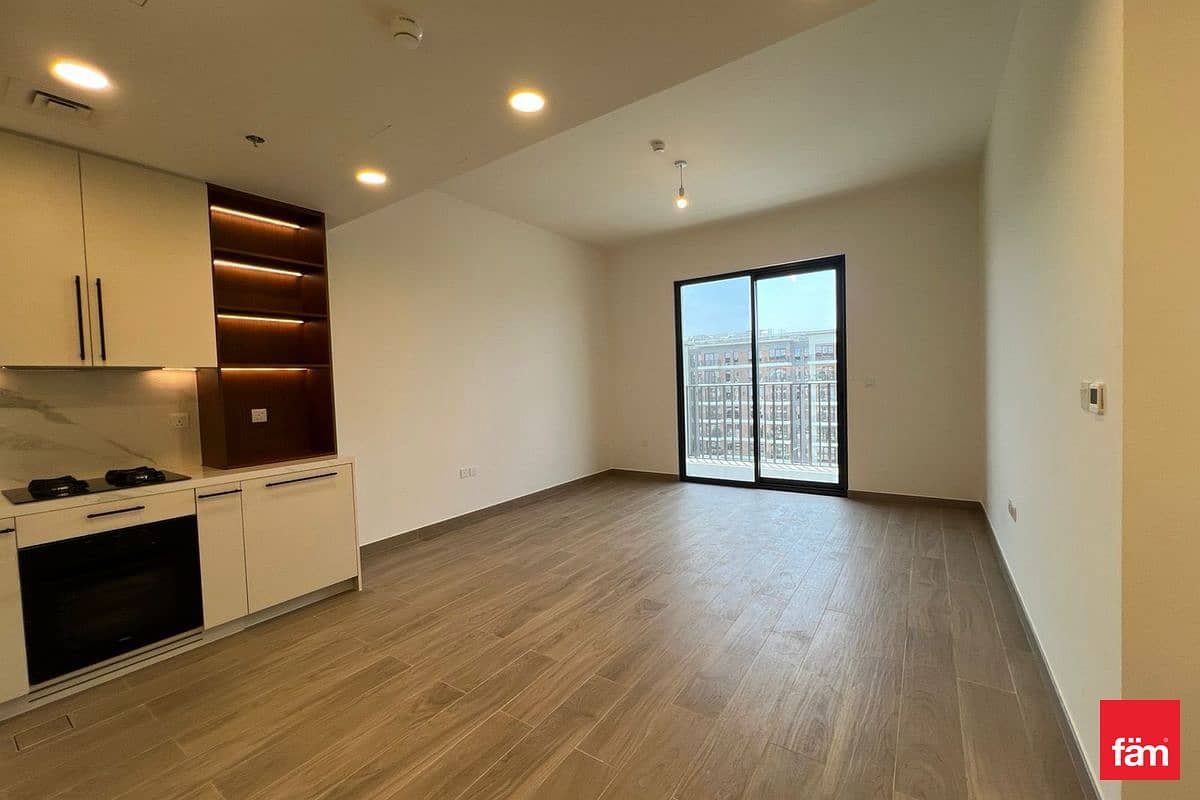 1-bedroom freehold apartment in Town Square — photo 1 of 4