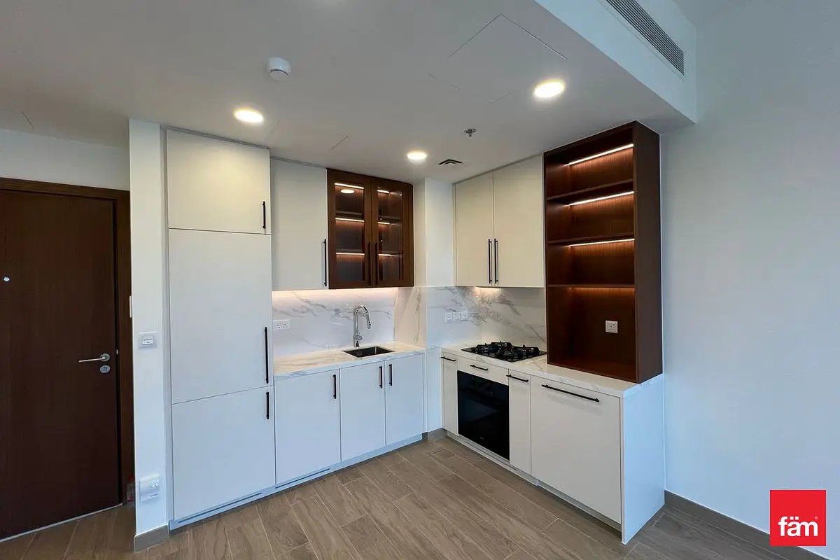 1-bedroom freehold apartment in Town Square — photo 2 of 4