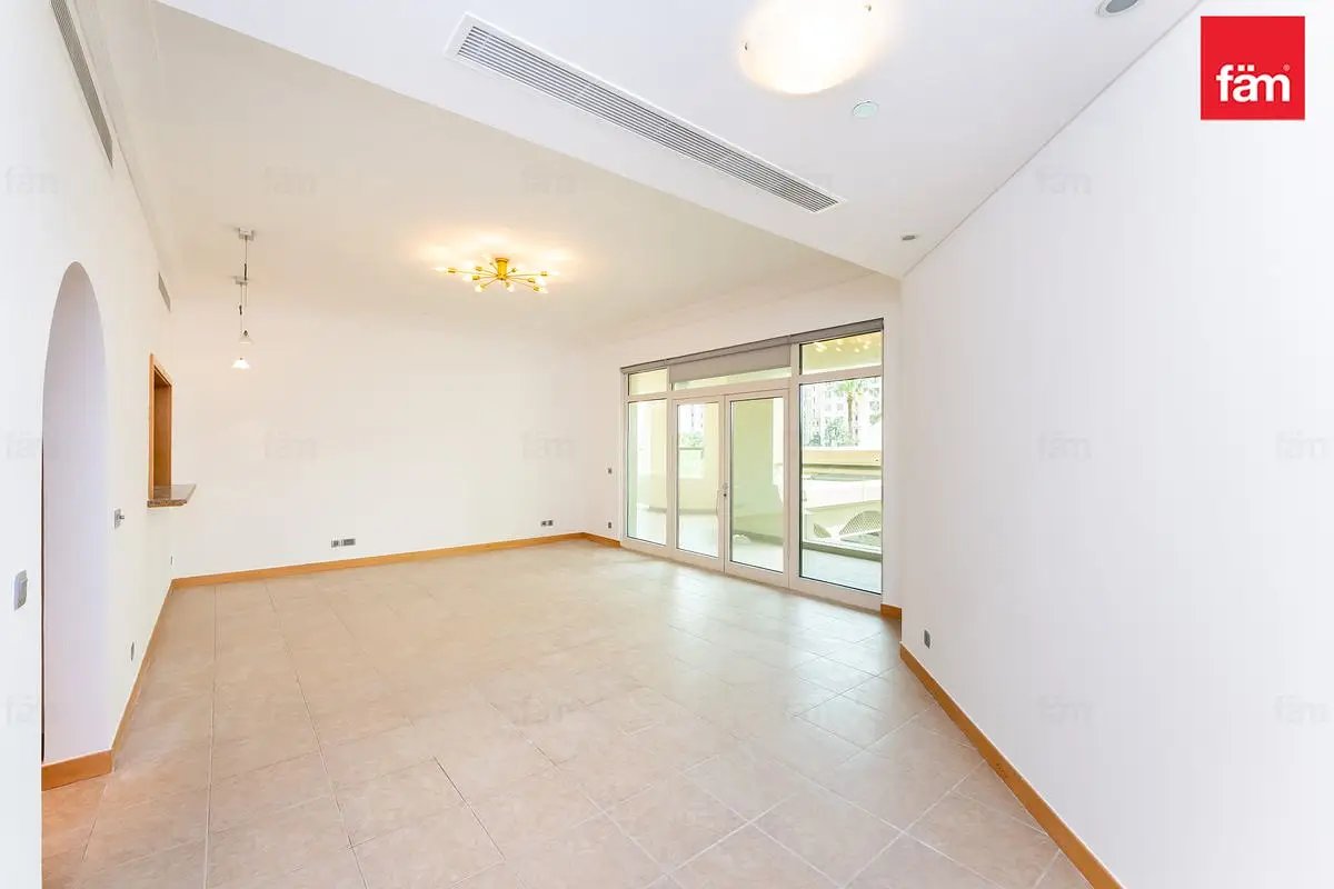 2-bedroom freehold apartment in Palm Jumeirah — photo 2 of 4
