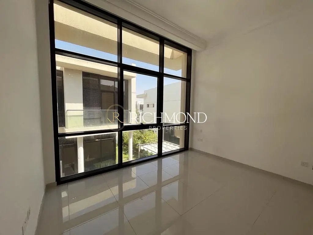 3-bedroom freehold villa in DAMAC Hills — photo 4 of 4
