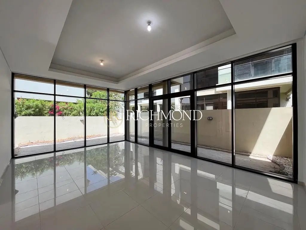 3-bedroom freehold villa in DAMAC Hills — photo 1 of 4