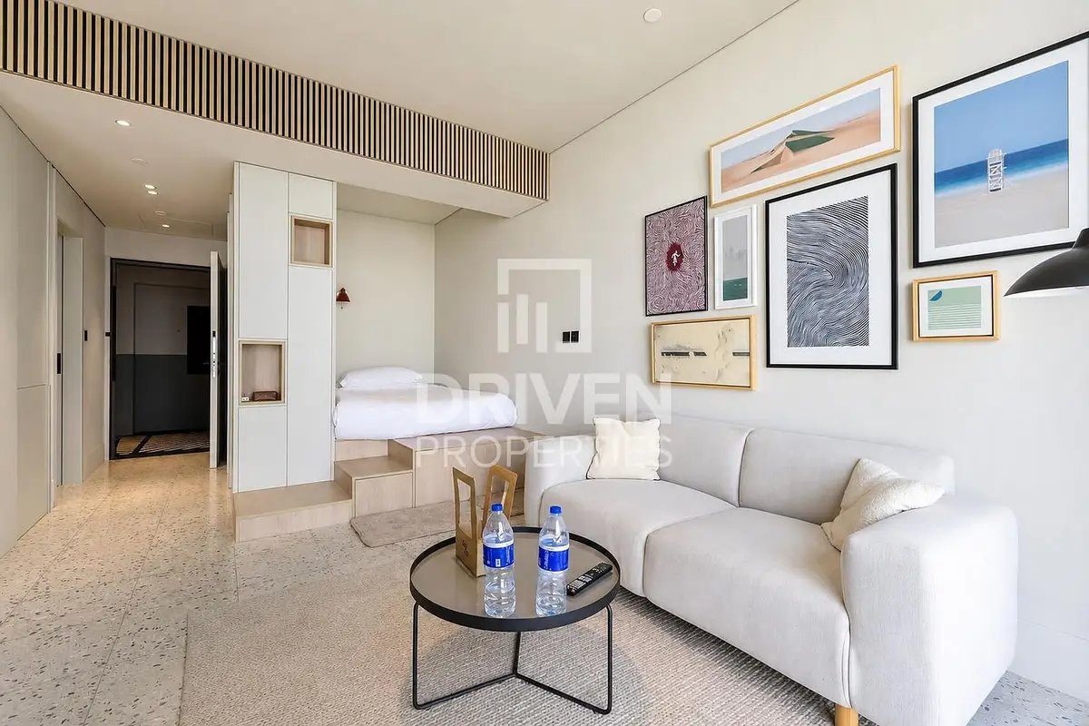 studio freehold apartment in Business Bay — photo 1 of 4