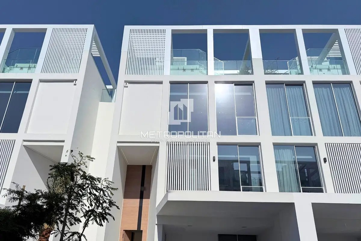 4-bedroom freehold villa in Al Barari — photo 2 of 4