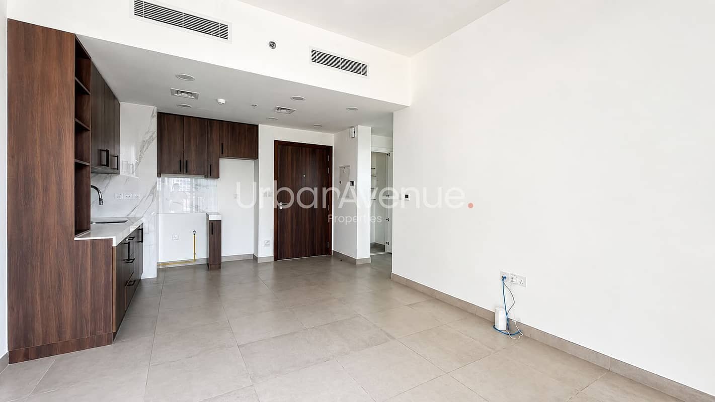 1-bedroom freehold apartment in Town Square — photo 2 of 5