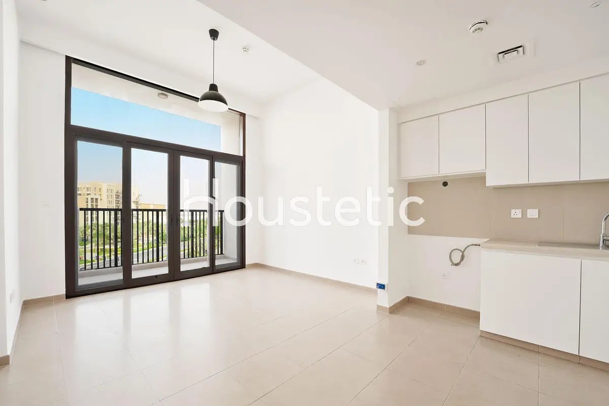 1-bedroom freehold apartment in Town Square — photo 1 of 5
